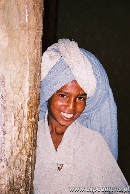 Etiopia wyprawa gorgora dziewczynka w kosciele debre sina