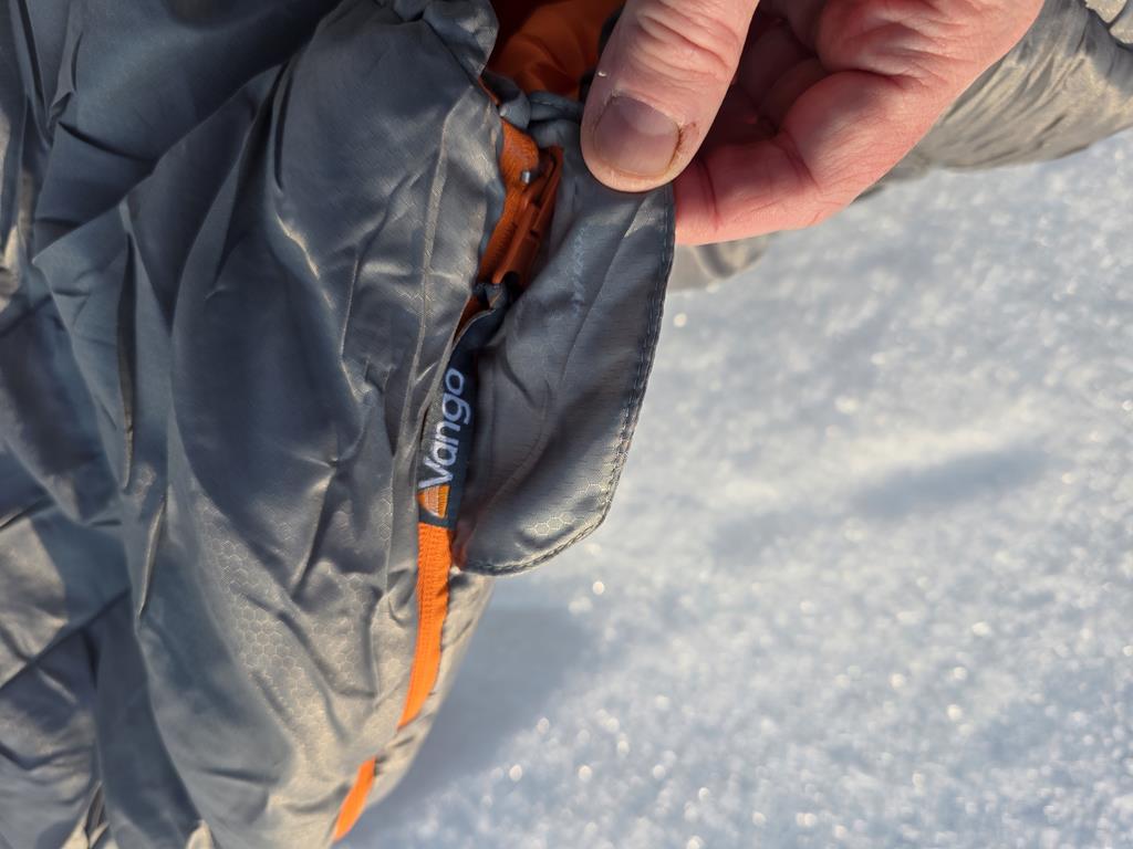 Vango Nitestar 250 - patka chroniąca przed dotykaniem zamka twarzą