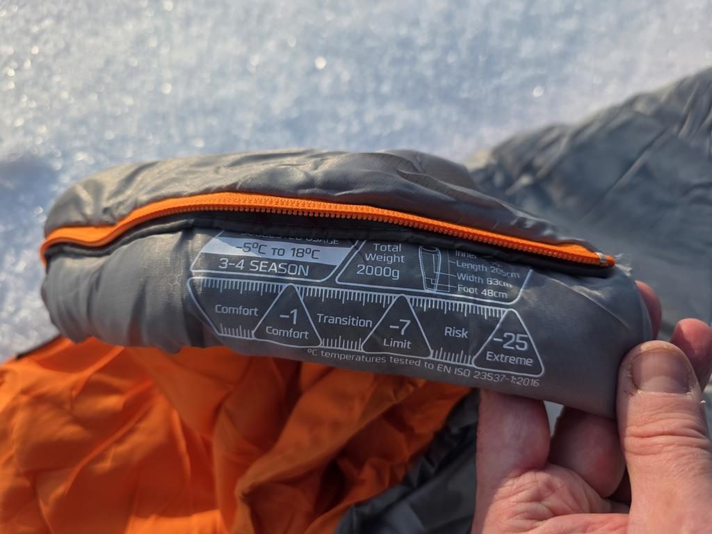 Vango Nitestar 350 - termika na listwie ocieplającej zamek