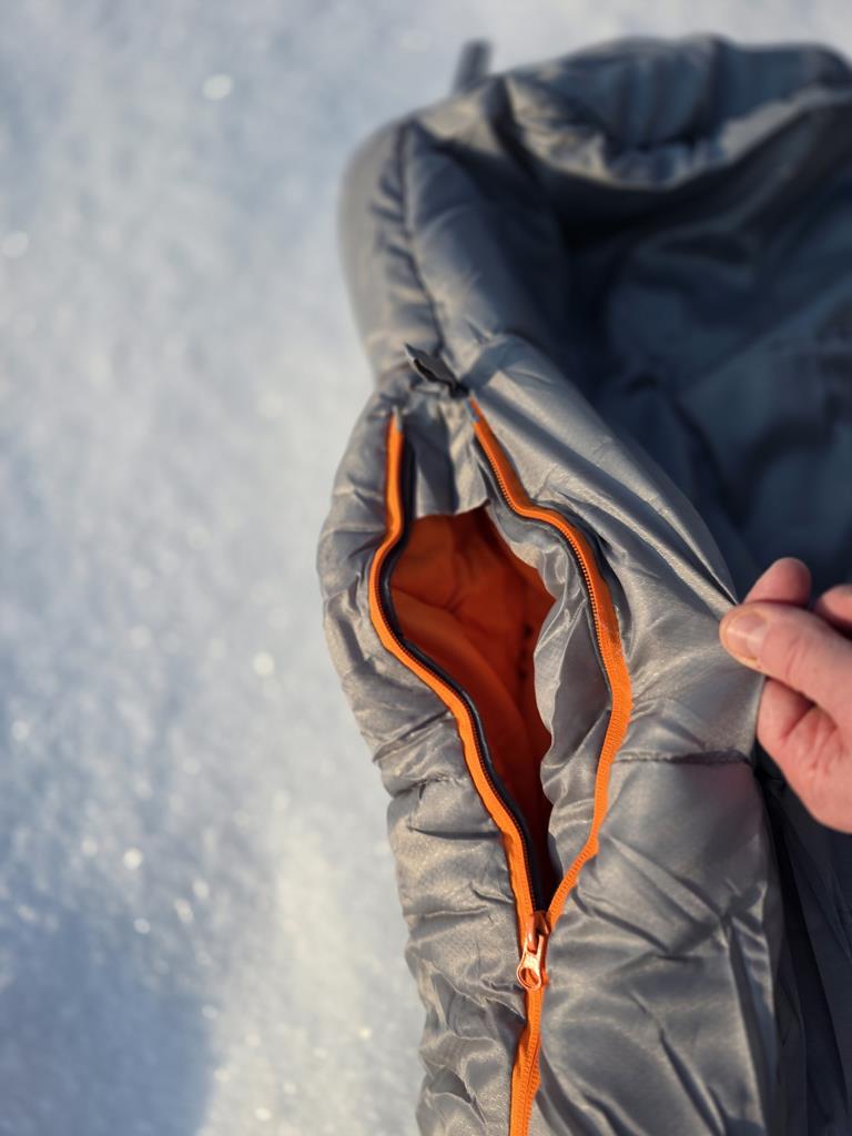 Vango Nitestar - zamek można otworzyć od strony stóp